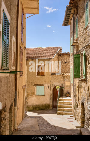 Engen Straßen und Gassen in das kleine französische Dorf Clans in der Alpes Maritimes, Provence, Frankreich, Europa Stockfoto