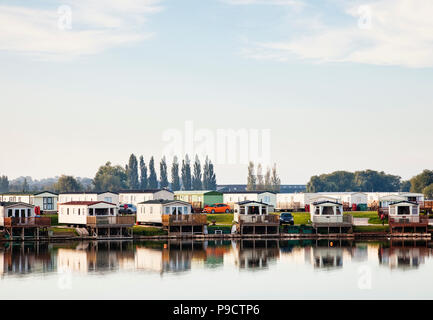 Ferienwohnungen und stationäre Wohnwagen Chalets im sieben Seen Freizeit Park, Ealand, Crowle, Scunthorpe, North Lincolnshire, England, Großbritannien Stockfoto