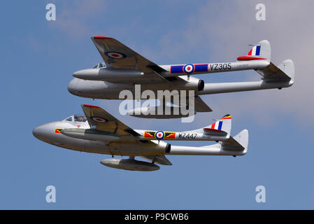 Norwegian Air Force historische Squadron de Havilland Vampire Fliegen an der Royal International Air Tattoo, RIAT, RAF Fairford, England, in der Royal Air Force Stockfoto