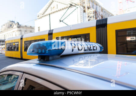 Deutsche Polizei Blue Light Bar. Polizei heißt Polizei. Stockfoto