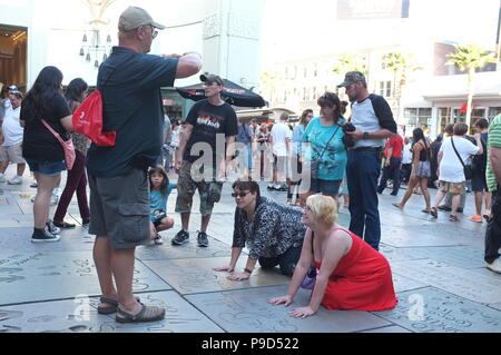 Los Angeles, USA - 29. Juli: Nicht identifizierte zufällige Menschen in den Straßen der Innenstadt von Los Angeles, CA am 29. Juli 2018. Stockfoto