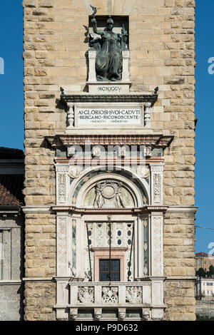 Italien, Lombardei, Bergamo, Città Bassa, Torre dei Caduti, Vittorio Veneto Square Stockfoto