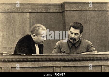 Joseph Stalin und Nikita Chruschtschow im Präsidium des Kongresses der Sowjets. Museum: Staatliches Historisches Museum, Moskau. Stockfoto