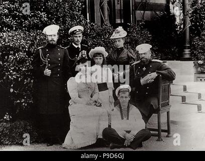 Die Familie der Kaiser Alexander III. Links Grand Duke Nikolay, der zukünftige Zar Nikolaus II. Museum: Staatliche Russische Film und Foto Archiv, Krasnogorsk. Stockfoto