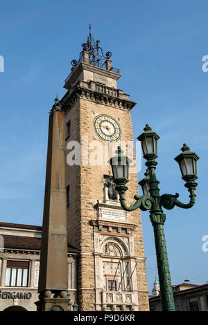 Italien, Lombardei, Bergamo, Città Bassa, Torre dei Caduti in Vittorio Veneto Square Stockfoto