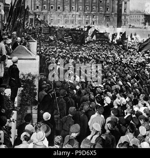 Wladimir Lenin bei der Eröffnung des II. Internationalen Kongresses der Komintern in Petrograd am 19. Juli 1920. Museum: Staatliches Historisches Museum, Moskau. Stockfoto