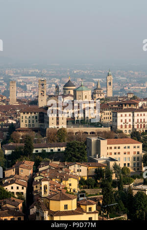 Italien, Lombardei, Bergamo, malerischen Blick auf die Città Alta von San Vigilio Hill Stockfoto