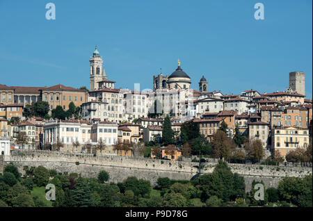 Italien, Lombardei, Bergamo, der Città Alta von Torre dei Caduti Stockfoto