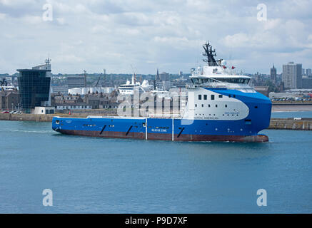 Der Nao Galaxy öl Platform Supply Schiff auf dem Fluss Dee in Aberdeen Schottland, bevor Sie den Weg über die Nordsee. Stockfoto