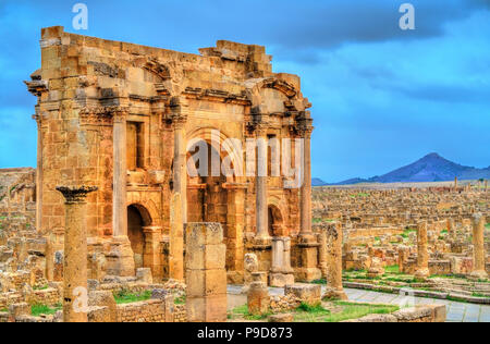 Trajan Bogen in den Ruinen von Timgad in Algerien. Stockfoto