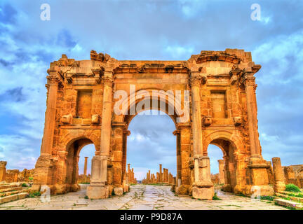 Trajan Bogen in den Ruinen von Timgad in Algerien. Stockfoto