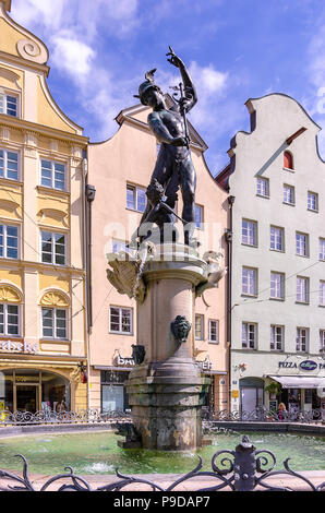 Augsburg, Bayern, Deutschland - Der Brunnen von Quecksilber auf die Maximilian Straße. Stockfoto