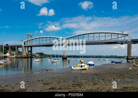 St. Budeaux Devon England Juli 12, 2018 Die Tamar Brücken aus dem Devon Seite der Mündung des Flusses gesehen Stockfoto