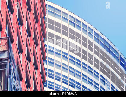 Nahaufnahme Bild der modernen Architektur Details, im städtischen Hintergrund, Farbe Tonen angewendet. Stockfoto