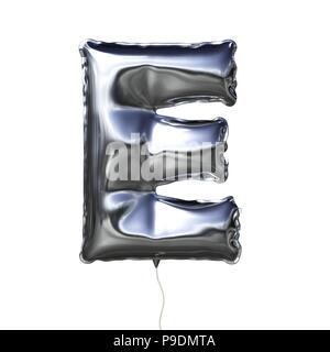 Buchstabe E aus Silber aufblasbaren Ballon auf weißem Hintergrund Stockfoto