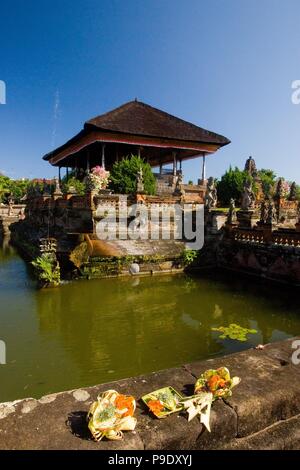 Einer der Pavillons in Kerta Gosa Palace, ein balinesisches Gebäude. In Klungkung, Ost Bali, Indonesien. Stockfoto