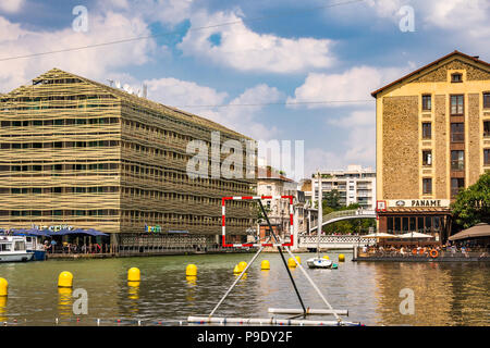 Die Gebäude der nord-östlich des Bassin de la Villette in Paris, Frankreich Stockfoto