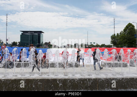 Fans versammeln sich in Zagreb Kroatische WM-Team Home Willkommen Stockfoto