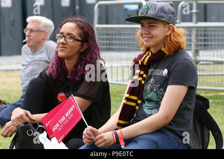 Eine niedrige Wahlbeteiligung bei Arbeit Leben eine politische Musik Festival an der White Hart Lane Recreation Ground im Norden Londons, wegen des Mangels an Verkauf von Tickets. Mit: Atmosphäre, Wo: London, Großbritannien Wann: 16 Jun 2018 Credit: Dinendra Haria/WANN Stockfoto