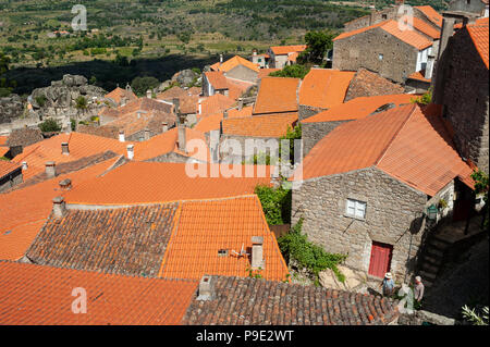 13.06.2018, Monsanto, Portugal, Europa - Eine erhöhte Ansicht der portugiesischen Dorf von Monsanto. Stockfoto