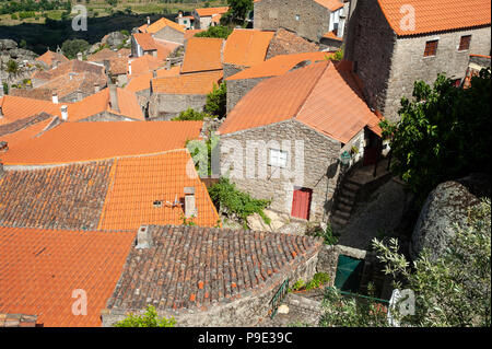 13.06.2018, Monsanto, Portugal, Europa - Eine erhöhte Ansicht der portugiesischen Dorf von Monsanto. Stockfoto