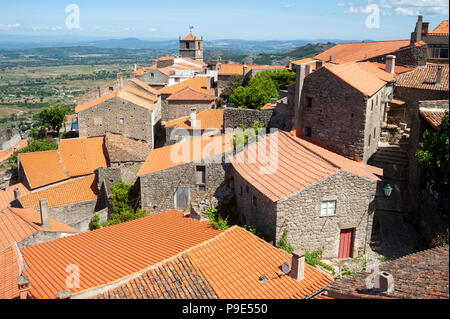 13.06.2018, Monsanto, Portugal, Europa - Eine erhöhte Ansicht der portugiesischen Dorf von Monsanto. Stockfoto
