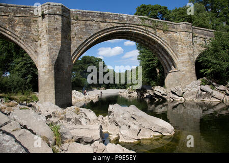 Devils Bridge dreifach gewölbte Brücke von ashlar Sandstein in der 14. oder 15. Jahrhundert über den Fluss Lune Whithorn Wigtownshire Schottland gebaut Stockfoto