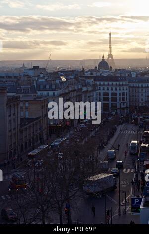 Mit Blick auf den Eiffelturm von Montmartre Stockfoto