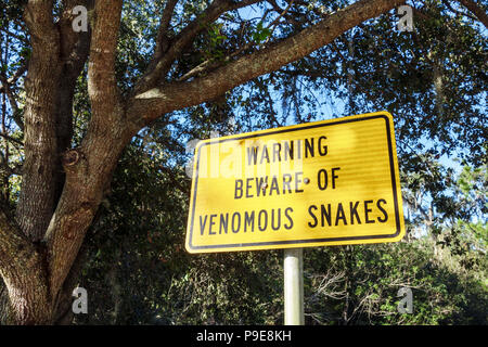 Gainesville Florida, Schild, Warnung Vorsicht vor giftigen Giftschlangen, gefährlicher Tierwelt, FL171028031 Stockfoto