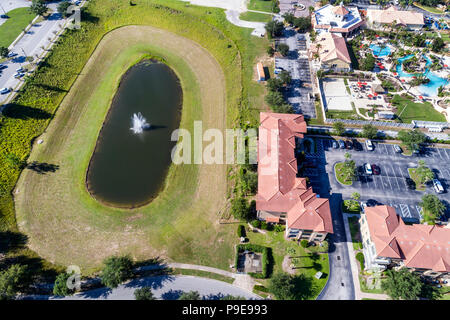 Orlando Florida, Davenport, Welcome Homes USA Bella Piazza Resort, Wohngegend, Retention Basin Sturm Wassermanagement nasser Teich, Luftüberstand Stockfoto