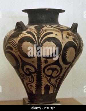 Mykenische Amphora mit großen Palmen, andere Bäume und floralen Motiven zwischen ihnen gestaltet. Vom Friedhof von Deiras, Argos. Palace Stil, 15. Jahrhundert v. Chr.. Archäologisches Nationalmuseum von Athen. Griechenland. Stockfoto