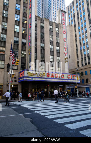 Außenansicht der Radio City Music Hall in New York USA Stockfoto
