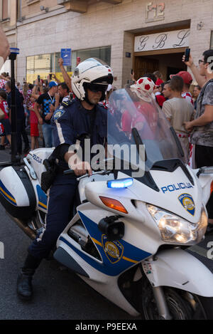 Fans versammeln sich in Zagreb Kroatische WM-Team Home Willkommen Stockfoto