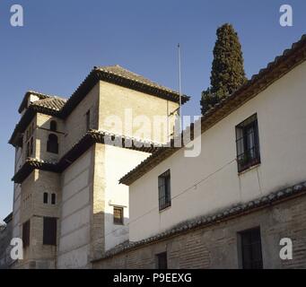 Granada, Andalusien, Spanien. Palast der Dar al-Horra. Nasriden Gebäude im Viertel Albaicin. Es wurde im 15. Jh. errichtet, über die Überreste eines Zirid Palace (11. Jahrhundert). Residenz der Aixa, der Königin und Mutter der Boabdil, der letzte König von Granada. Die Katholischen Könige gab, den Palast zu Hernando de Zafra nach der Eroberung der Stadt. Später wurde ein Teil des Klosters von Santa Isabel La Real. Fassade. Stockfoto