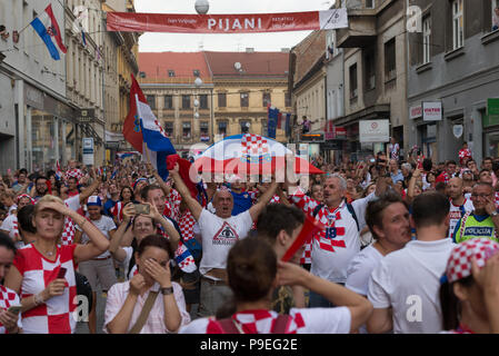 Fans versammeln sich in Zagreb Kroatische WM-Team Home Willkommen Stockfoto