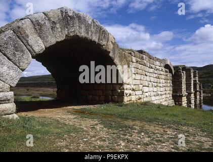 Alconetar Brücke. Römische Segmentbogen birdge in der Extremadura, Spanien. 2. Jahrhundert. Möglicherweise designer Apollodorus von Damaskus. Herrschaft von Trajan und Hadrian. Garrovillas de Alconetar. Der Extremadura. Spanien. Stockfoto