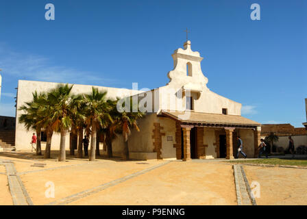 Eine Kapelle innerhalb der Festungsmauern aus dem 16. Jahrhundert, Castillo de Santa Catalina (Santa Catalina Burg), Cadiz, Andalusien, Südspanien Stockfoto