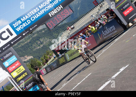 Vallnord, La Massana, Andorra. 17. Juli 2018. XCO MOUNTAINBIKE MASTER WORLD CUP 2018, UCI Mountain Bike World Cup Meister 2018 Vallnord, Andorra. 17/07/2018 Credit: Martin Silva Cosentino/Alamy leben Nachrichten Stockfoto