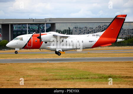 Farnborough, Großbritannien. 17. Juli 2018. Die großen Flugzeughersteller zeigte die Agilität und maneuverabilty Ihrer neuesten Flugzeuge während der heutigen Flying Display. Quelle: Uwe Deffner/Alamy leben Nachrichten Stockfoto