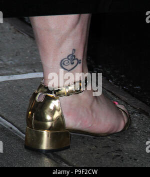 New York, NY, USA. 17. Juli 2018. Chrissy Metz am Ende der Show mit Stephen Colbert Förderung dieser uns in New York City am 17. Juli 2018. Credit: RW/MediaPunch/Alamy leben Nachrichten Stockfoto