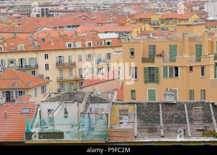 Top Geschichte der Gebäude, das zum Teil abgerissen wurde. Stockfoto