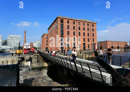 Die Royal Albert Dock, George's Parade, Pier Head, Weltkulturerbe der UNESCO, Liverpool, Merseyside, England, Großbritannien Stockfoto