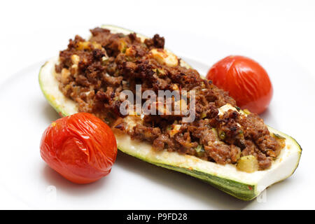 Zucchini gefüllt mit Hackfleisch Stockfoto