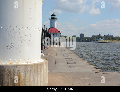 Die St. Joseph North Pier Leuchtturm in St. Joseph, Michigan liegt am Ufer des Lake Michigan. Stockfoto