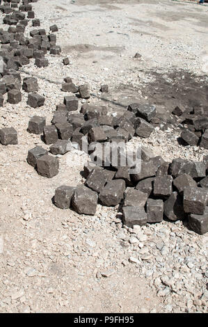 Bauarbeiten für die Pflasterung der Altstadt Straße closeup Stockfoto