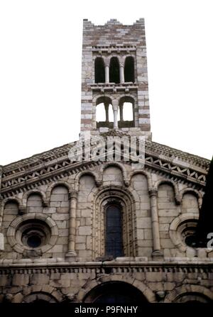 Las MEJORES DE LA FACHADA DE LA TORRE DE LA CATEDRAL DE SANTA MARIA - CATEDRAL ROMANICA CON INFLUENCIAS DEL ESTILO LOMBARDO ITALIANO - SIGLO XII. Lage: Catedral, SEO DE URGEL, MALLORCA, SPANIEN. Stockfoto