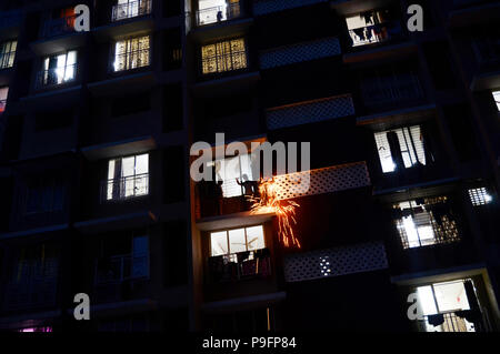 Mumbai, Indien. 16. Juli 2018. Home Umsatz um bis zu 15 Prozent in den großen Städten im April-juni gegenüber Januar-märz Viertel, entsprechend der indischen Medien Berichte. Credit: Indranil Aditya/Pacific Press/Alamy leben Nachrichten Stockfoto