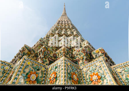 Phra Maha Chedi Si Rajakarn buddhistischen Tempel in Bangkok, Thailand. Stockfoto