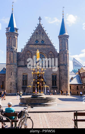 Gotische Ridderzaal (Große Halle) im Binnenhof, Den Haag, Niederlande. Stockfoto