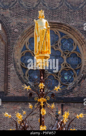 Vergoldeten Statue des Grafen Willem II, Binnenhof, Den Haag, Niederlande Stockfoto